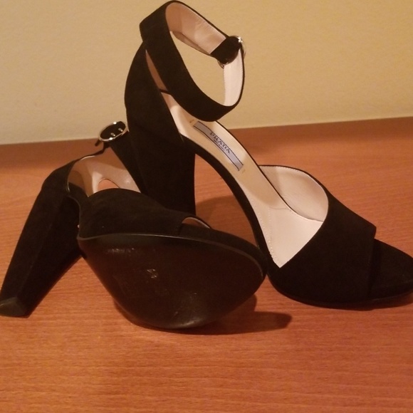 Shoes - Picture 3 of 4